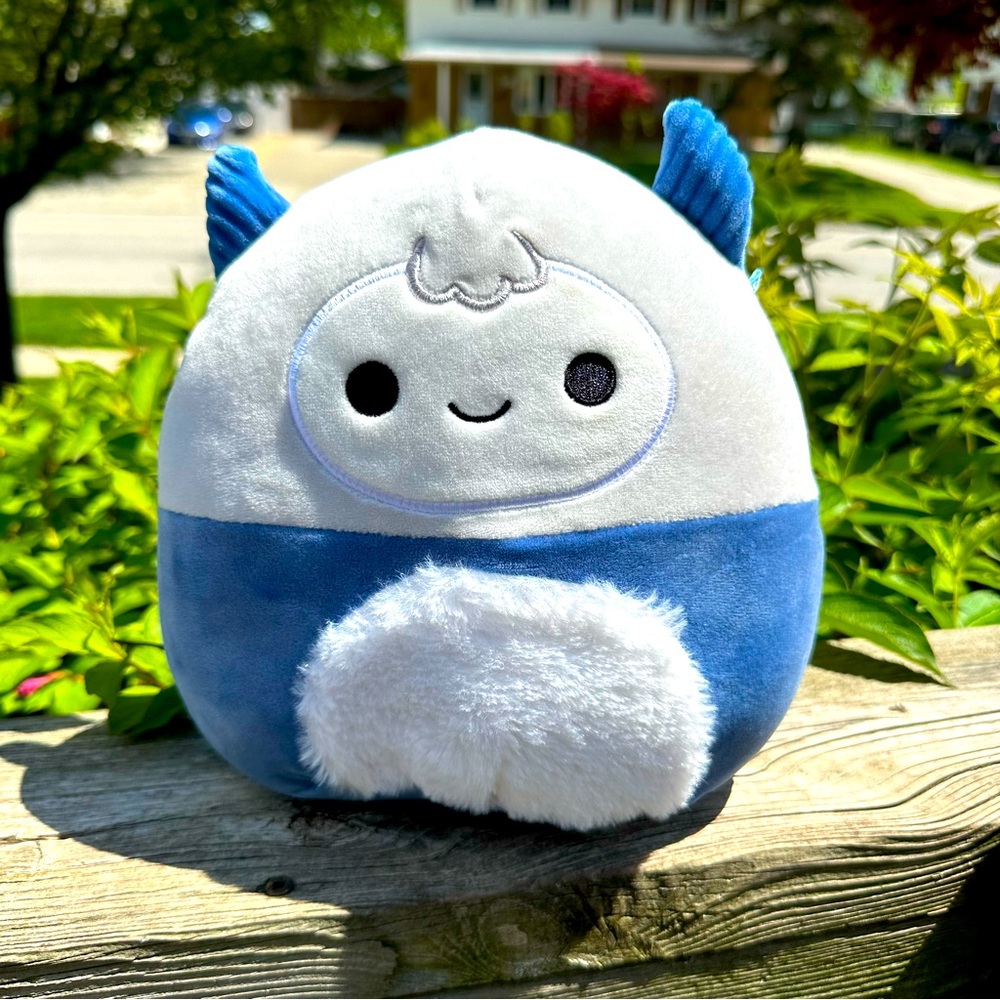 Squishmallow Yeti Horace 8” Discontinued Canadian Exclusive